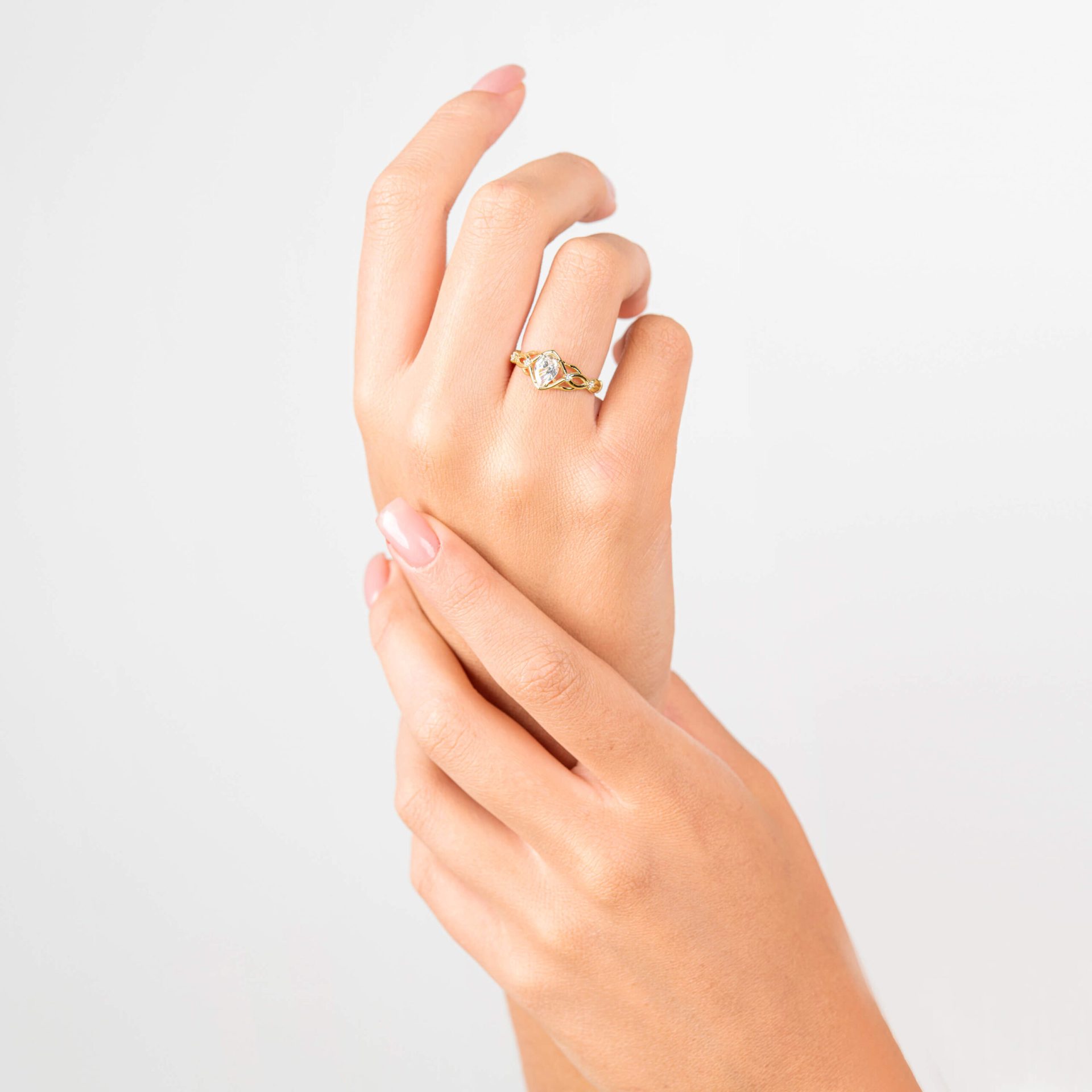 RSJ001 Y Pear Diamond